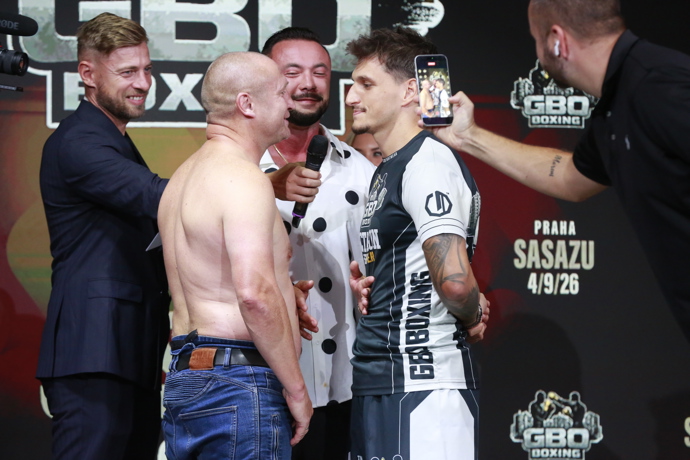 Střet boxerské legendy Lukáše Konečného s influencerem Ickem na GBO Boxing. 
