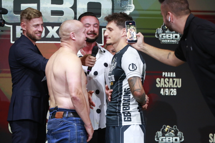 Střet boxerské legendy Lukáše Konečného s influencerem Ickem na GBO Boxing. 