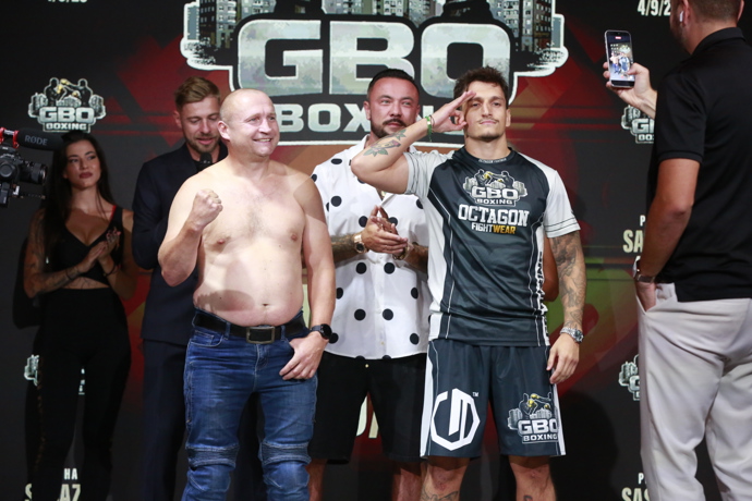 Střet boxerské legendy Lukáše Konečného s influencerem Ickem na GBO Boxing. 