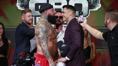 FOTO: Alex Cverna s Vasilem Ducárem na staredownu před turnajem GBO Boxing.