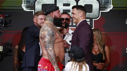 FOTO: Alex Cverna s Vasilem Ducárem na staredownu před turnajem GBO Boxing.