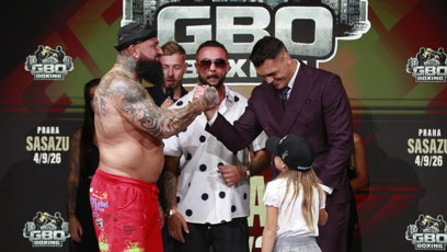 FOTO: Alex Cverna s Vasilem Ducárem na staredownu před turnajem GBO Boxing.