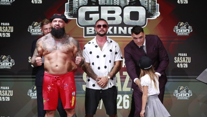 FOTO: Alex Cverna s Vasilem Ducárem na staredownu před turnajem GBO Boxing.