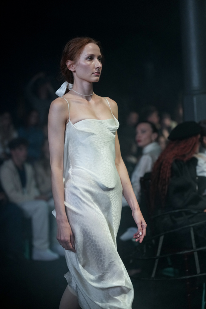 Romantická mašle ve vlasech, nebo messy rozcuch? Inspirujte se účesy z pražského fashion weeku Romantická mašle ve vlasech, nebo messy rozcuch? Inspirujte se účesy z pražského fashion weeku