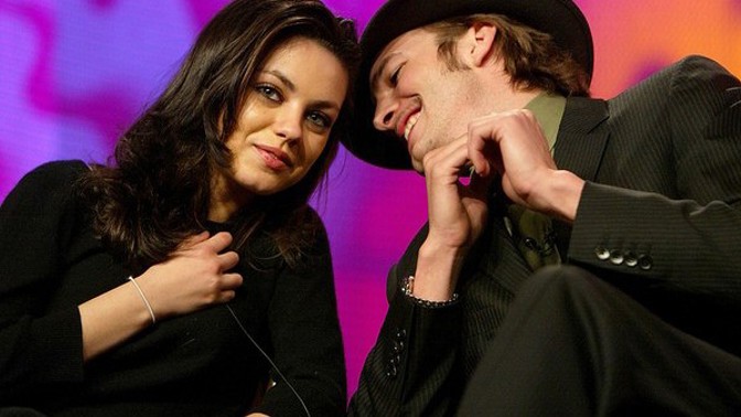 Mila Kunis, Ashton Kutcher & polibek