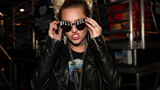 Miley Cyrus ve sváru s Dolce & Gabbana