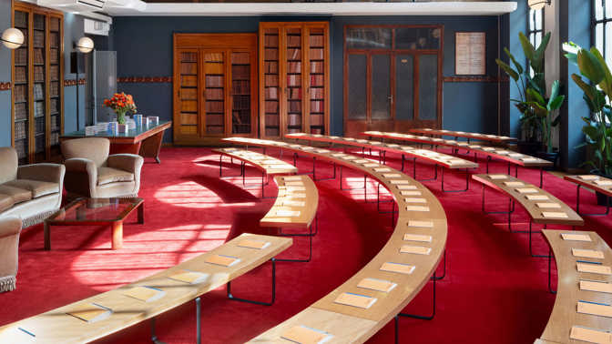 Miu Miu Literary Club: A vy se ještě ptáte, zda fashion girlies čtou?