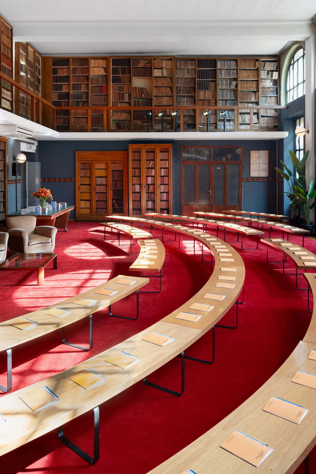 Miu Miu Literary Club: A vy se ještě ptáte, zda fashion girlies čtou? Miu Miu Literary Club: A vy se ještě ptáte, zda fashion girlies čtou?