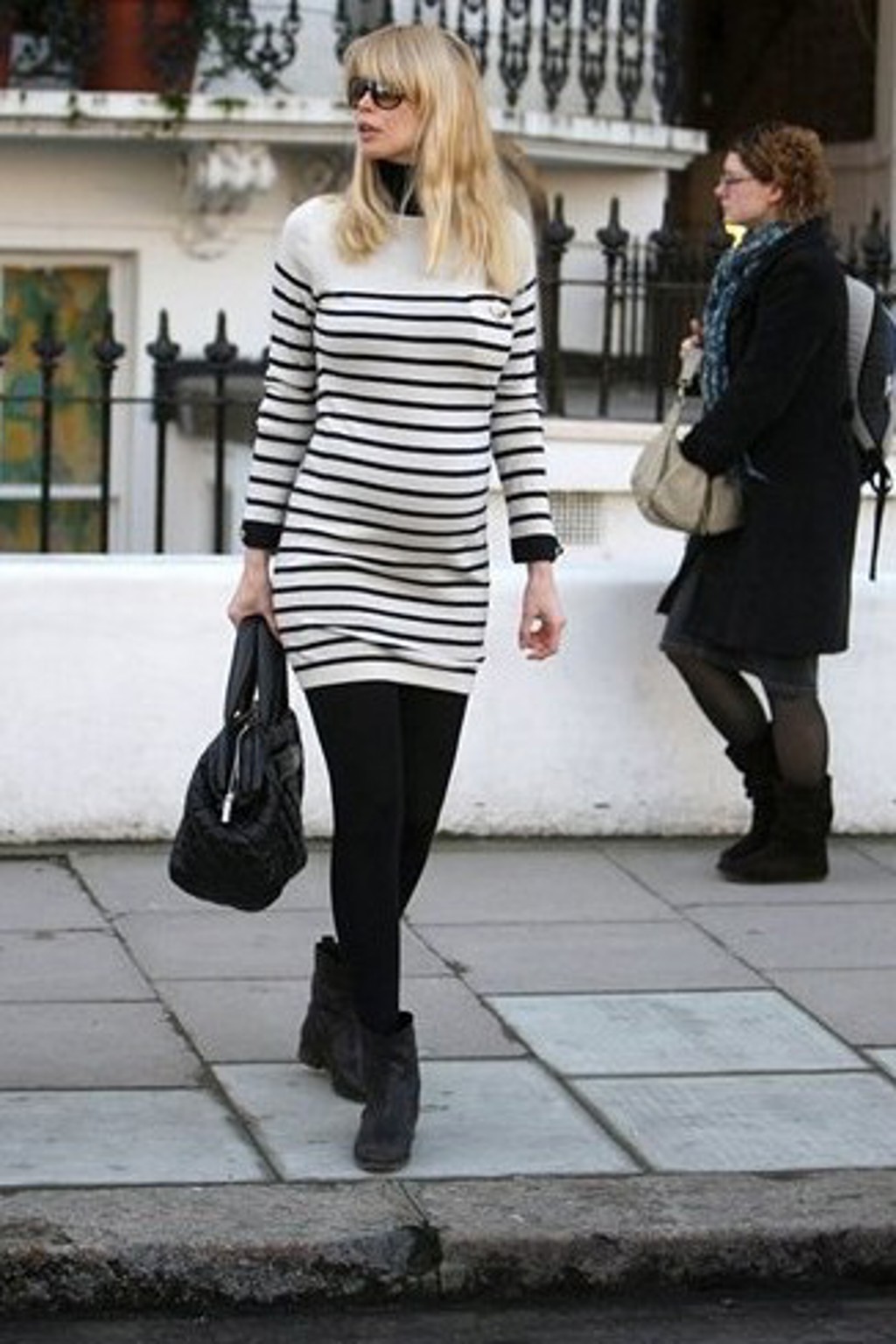 Móda pro těhotné podle Claudie Schiffer Móda pro těhotné podle Claudie Schiffer