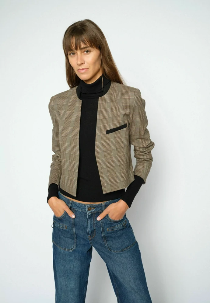 Blazer Mos Mosh, 4 150 Kč, prodává Zalando