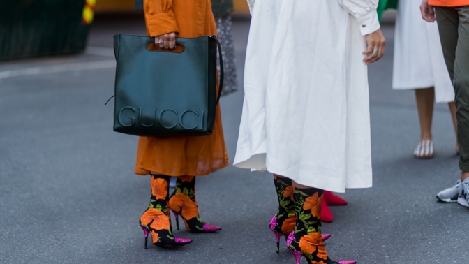 Co všichni nosí na fashion weeku?