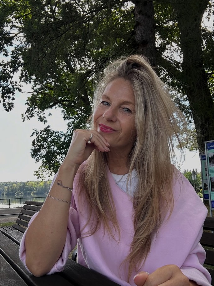 V minulosti byla v některých materiálech představována také jako poradenský psycholog.