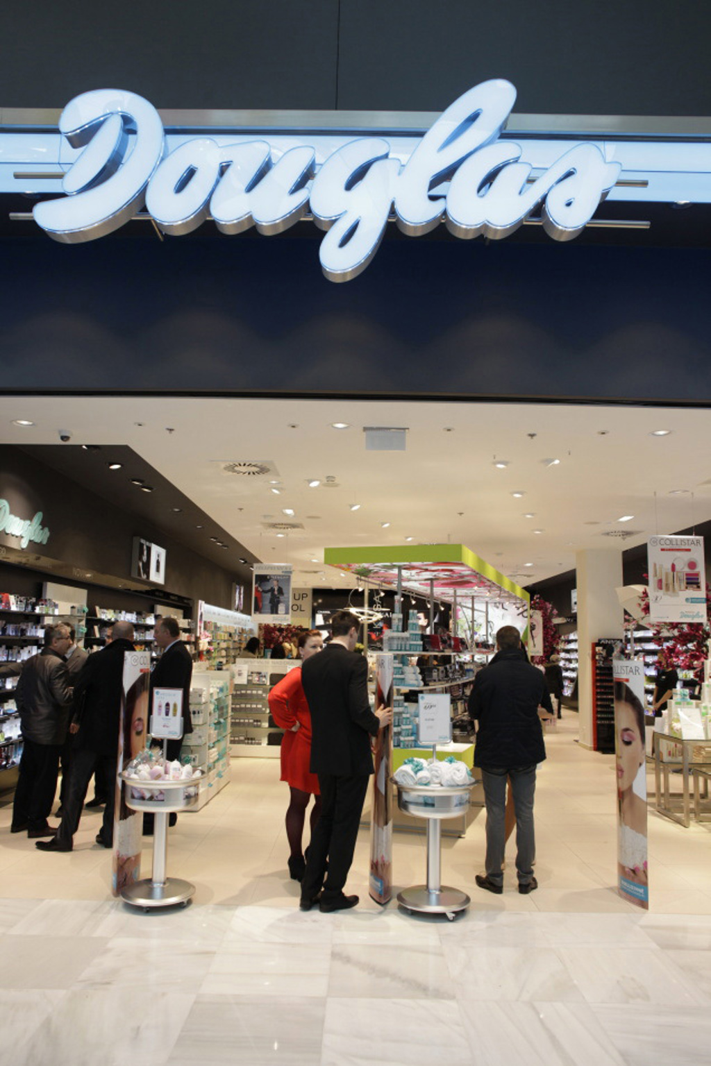 NOVÁ PARFUMERIE DOUGLAS NOVÁ PARFUMERIE DOUGLAS