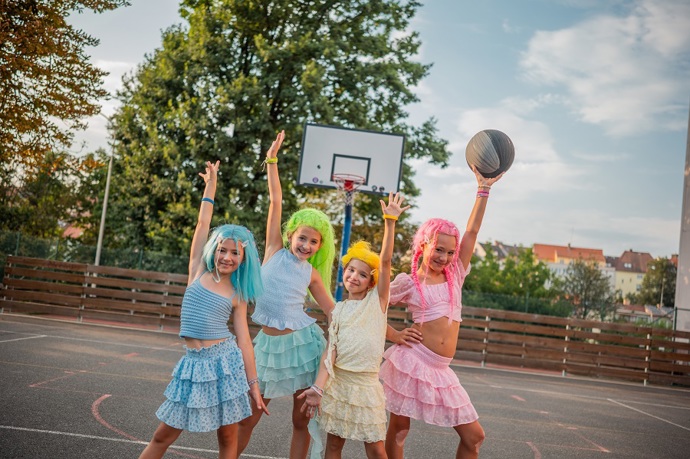 Kapela Lollipopz trénuje na turné.