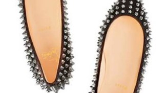 Okované louboutinky jsou zbraň
