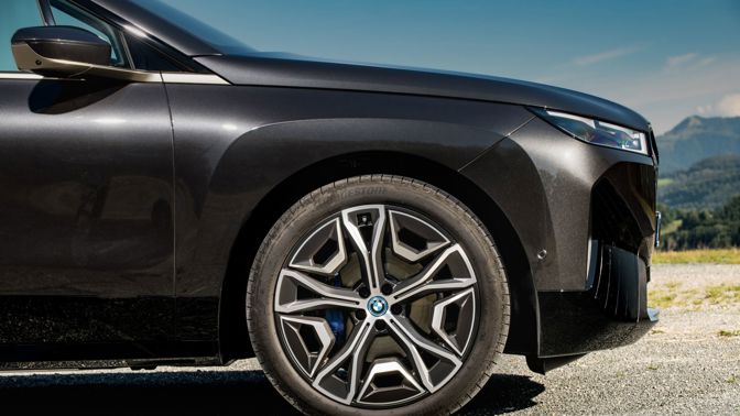 Ekologické BMW iX by měla znát každá žena. Proč?