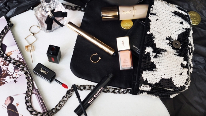 Party look během deseti minut. Co mít v kabelce? Party look během deseti minut. Co mít v kabelce?