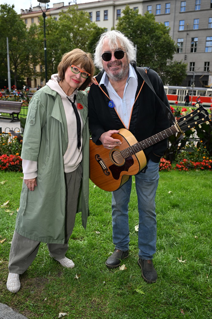 Petru Černockou doprovázel manžel Jiří Pracný. 