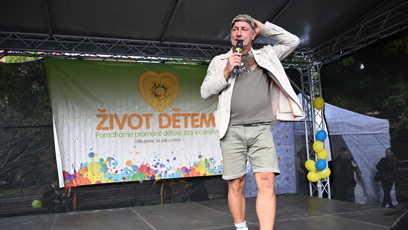 FOTO: Petr Vondráček má trošku pupíček.