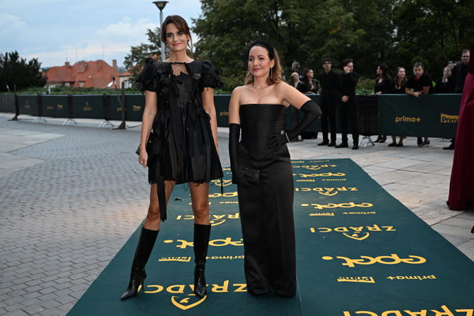 Veronika Arichteva a Daniela Brzobohatá na premiéře Zrádců. 