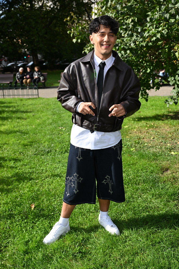 Honza Bendig si dal záležet na černo-bílé kombinaci. Také jeho outfitu vévodila černá kožená bunda. 