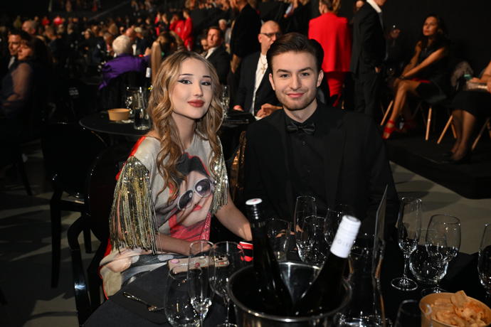 Partnerem zpěvačky a herečky Natálie Grossové je Petr Cemper.
