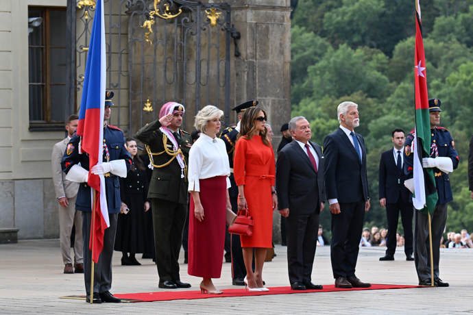 Prezident Petr Pavel s manželkou Evou přivítali na Hradě jordánský královský pár.