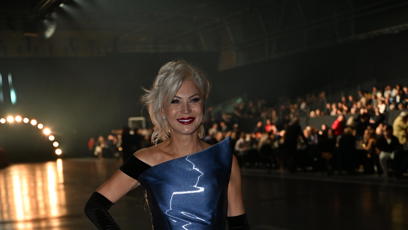 FOTO: Natali Ruden vyčnívala svým outfitem z davu.