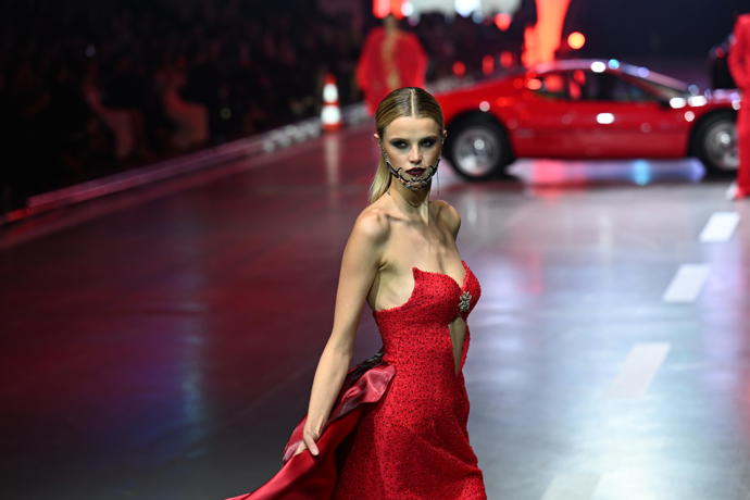Miss World Krystyna Pyszková šla po molu.