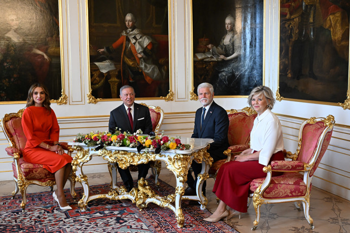 Prezident Petr Pavel s manželkou Evou přivítali na Hradě jordánský královský pár.