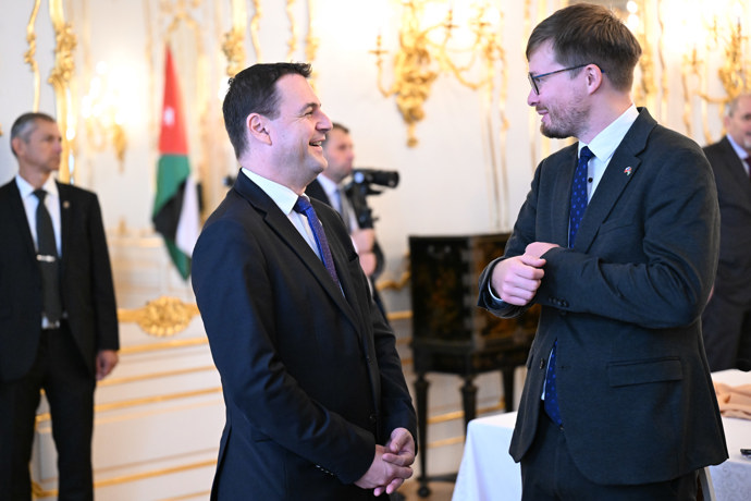 Ministr Petr Macinka se dobře bavil.