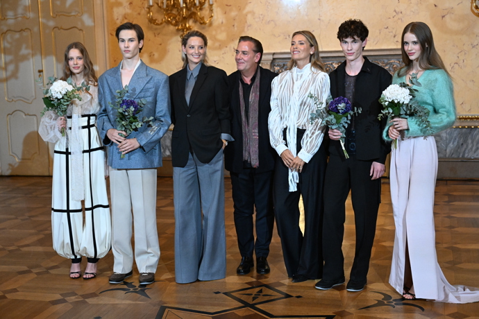 Vítězové soutěže Elite Model Look 2026 × OMODA spolu se Sašou Jánym, Michaelou Kociánovou a Danielou Peštovou.