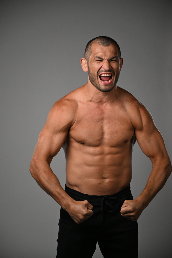 Muradov se MMA věnuje profesionálně již několik let. 