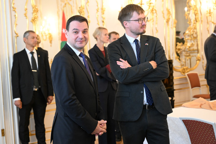 Ministr Petr Macinka byl samý úsměv.