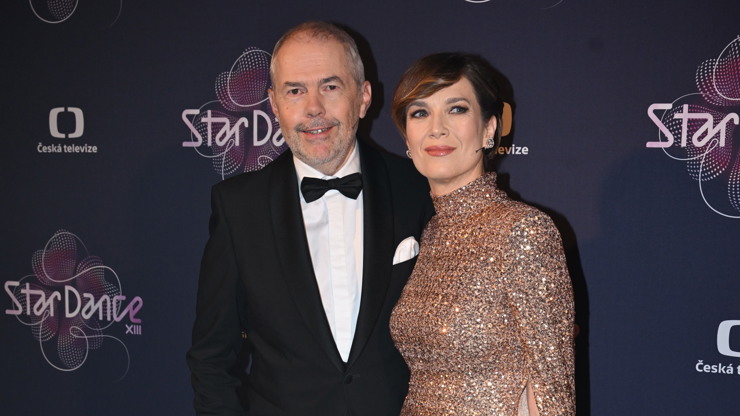 Moderátoři StarDance Marek Eben a Tereza Kostková.