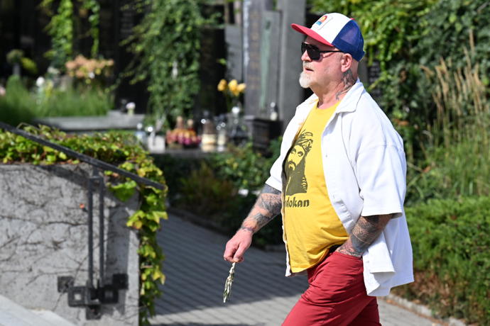 Rodina a přátelé se přišli naposledy rozloučit s Luďkem Hrzalem. 