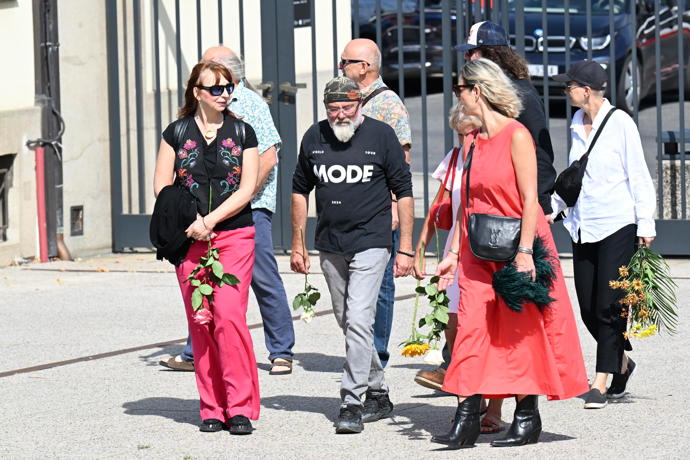 Rodina a přátelé se přišli naposledy rozloučit s Luďkem Hrzalem. 