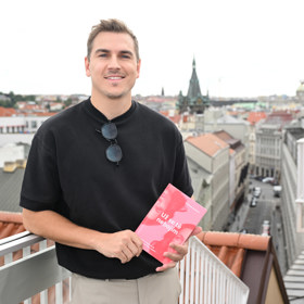 David Gránský na křtu knihy Michaely Noskové.