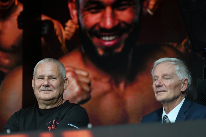 Sládek s Kájínkem na tiskové konferenci G MMA. 