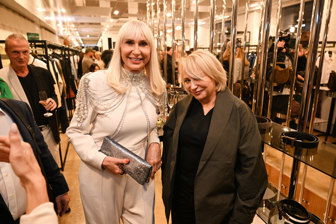 Adriana Krnáčová si nenechala ujít slavnostní otevření butiku MOMO.