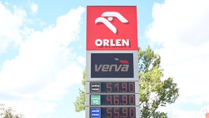 FOTO: Nafta přesahuje hranici 50 Kč za litr.