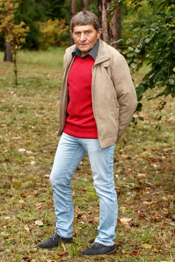 Na dámách se mu líbí klobouky, za kterými se rád otočí. 