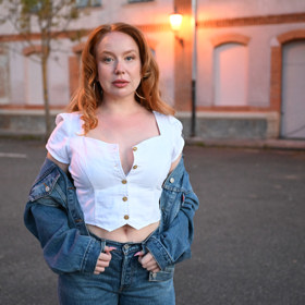 Alena Doláková vynesla nebezpečný výstřih.