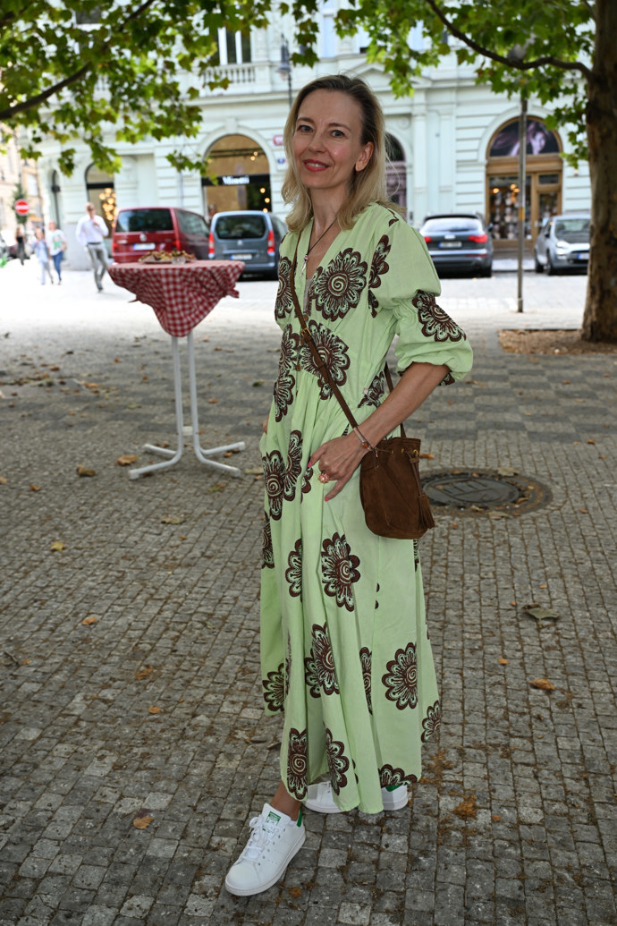 Marcela Rojičková dorazila na oslavu v krásných šatech.