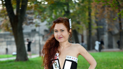 FOTO: Eva Toulová vynesla další výstřední model.