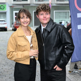 Kateřina Elizabeth McIntosh s Petrem Komínkem na oslavě seriálu Ulice. 