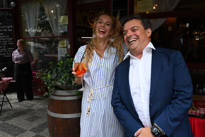 Henrieta Hornáčková se s kolegou Filipem Rajmontem dobře bavila.