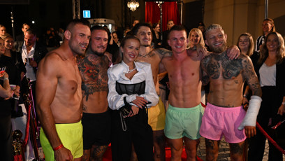 FOTO: Radek Roušal se prošel na přehlídce Neonek v růžových plavkách.