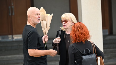 FOTO: Ondřej Soukup přinesl bílé růže.