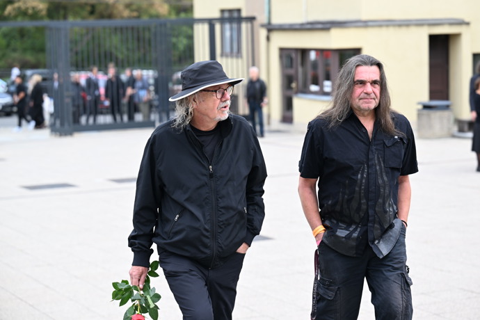 Ondřej Hejma na pohřbu kolegy Richarda Tesaříka.